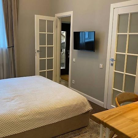 Hidden Gem With Its Own Private Entry At Lypky Apartment Kiev Luaran gambar