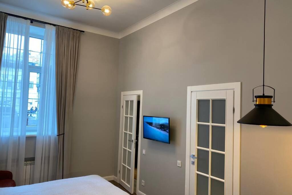 Hidden Gem With Its Own Private Entry At Lypky Apartment Kiev Luaran gambar