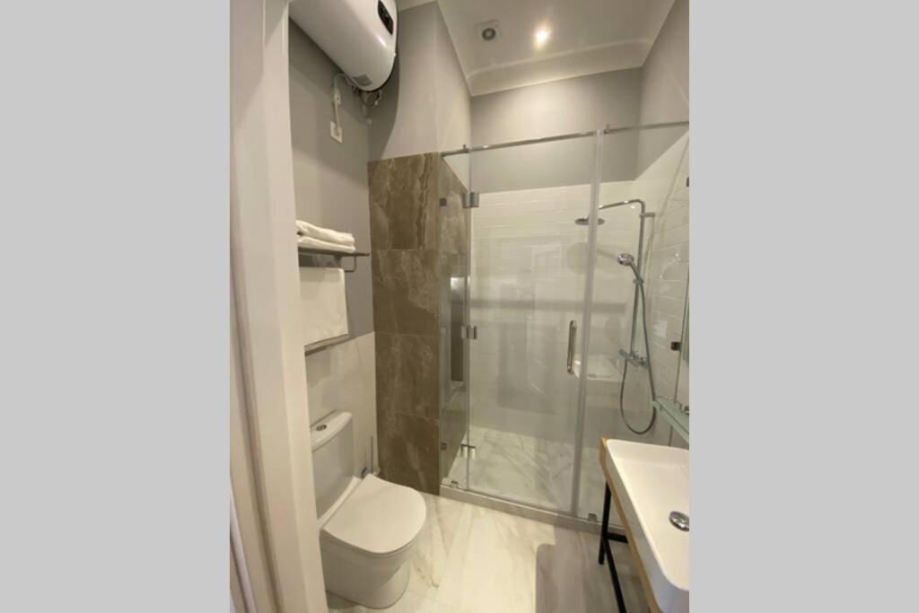 Hidden Gem With Its Own Private Entry At Lypky Apartment Kiev Luaran gambar