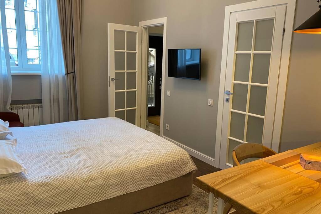 Hidden Gem With Its Own Private Entry At Lypky Apartment Kiev Luaran gambar
