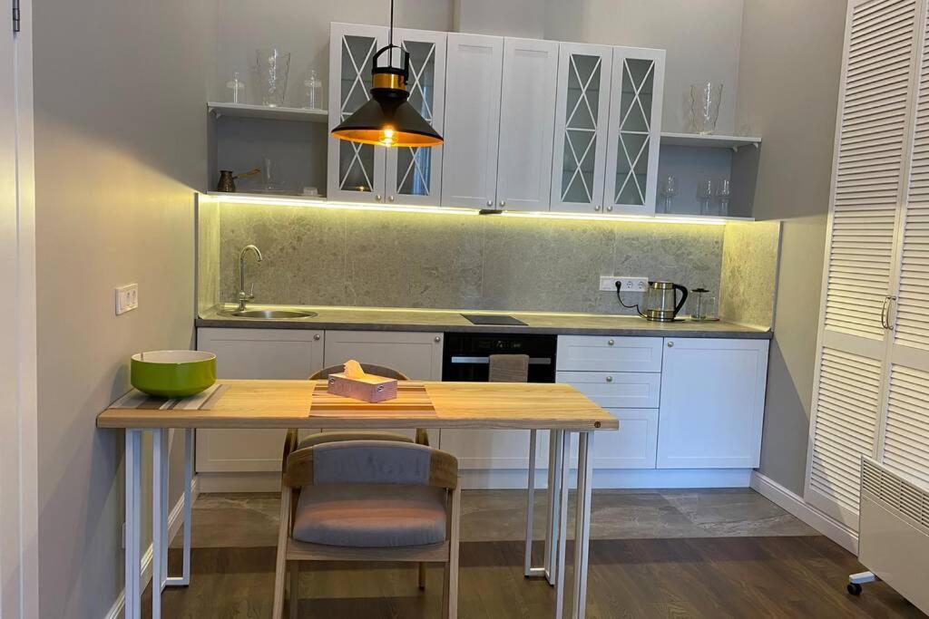 Hidden Gem With Its Own Private Entry At Lypky Apartment Kiev Luaran gambar